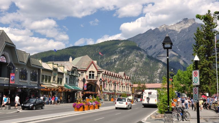 Read more about the article Banff City & Gondola Tour, Canada