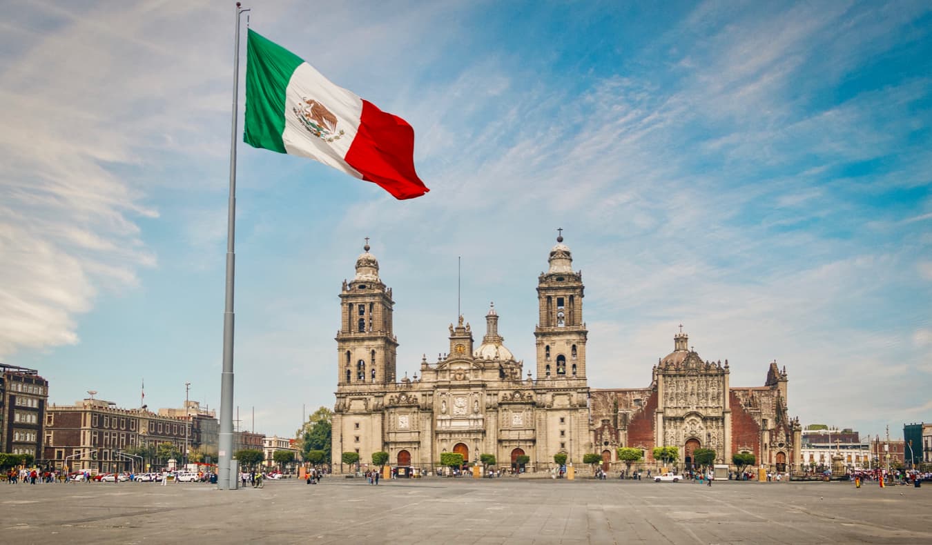 Wander the Zócalo