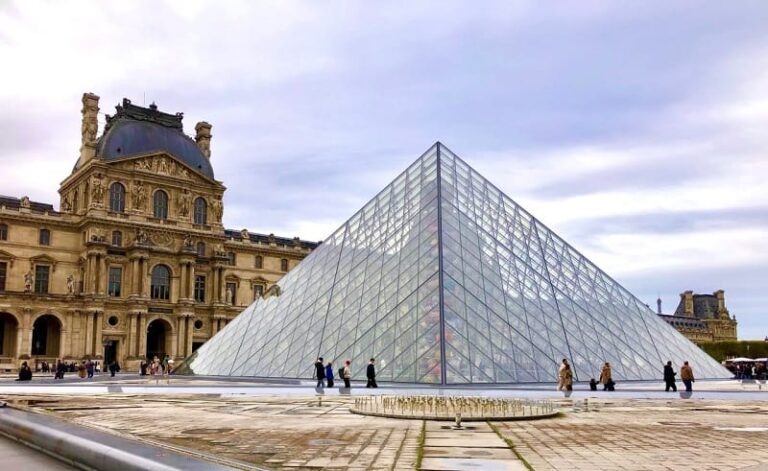 Read more about the article 12 Outstanding Paris Attractions That Should Not Be Missed 2024