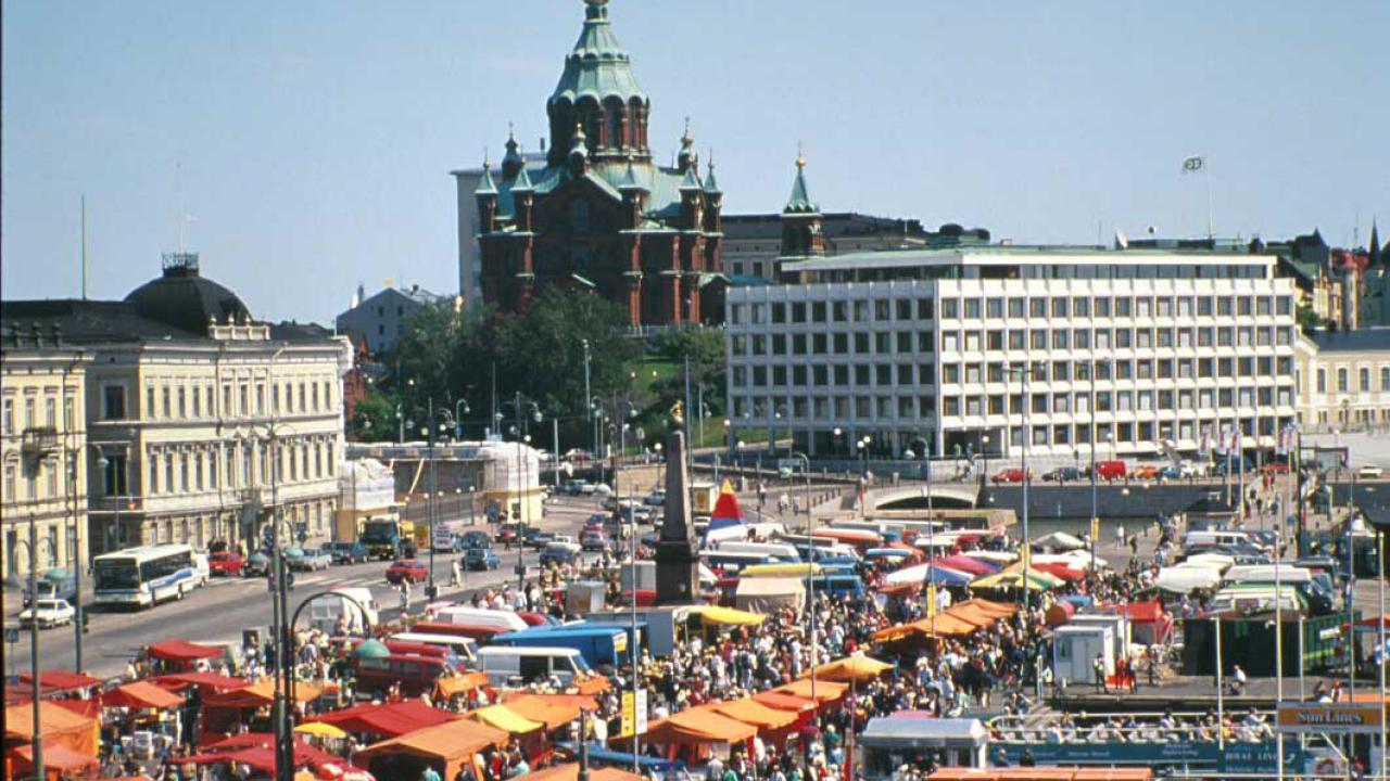 Wander Around Market Square (Kauppatori)